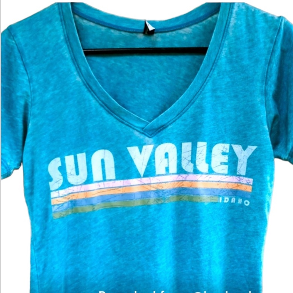 SUN VALLEY Short Sleeve Faded Blue
T-SHIRT Sz SM. Stretchy Cotton